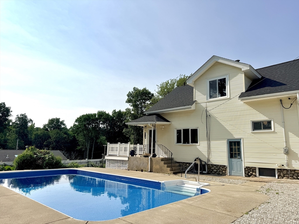 22 Pelican Ave in Worcester