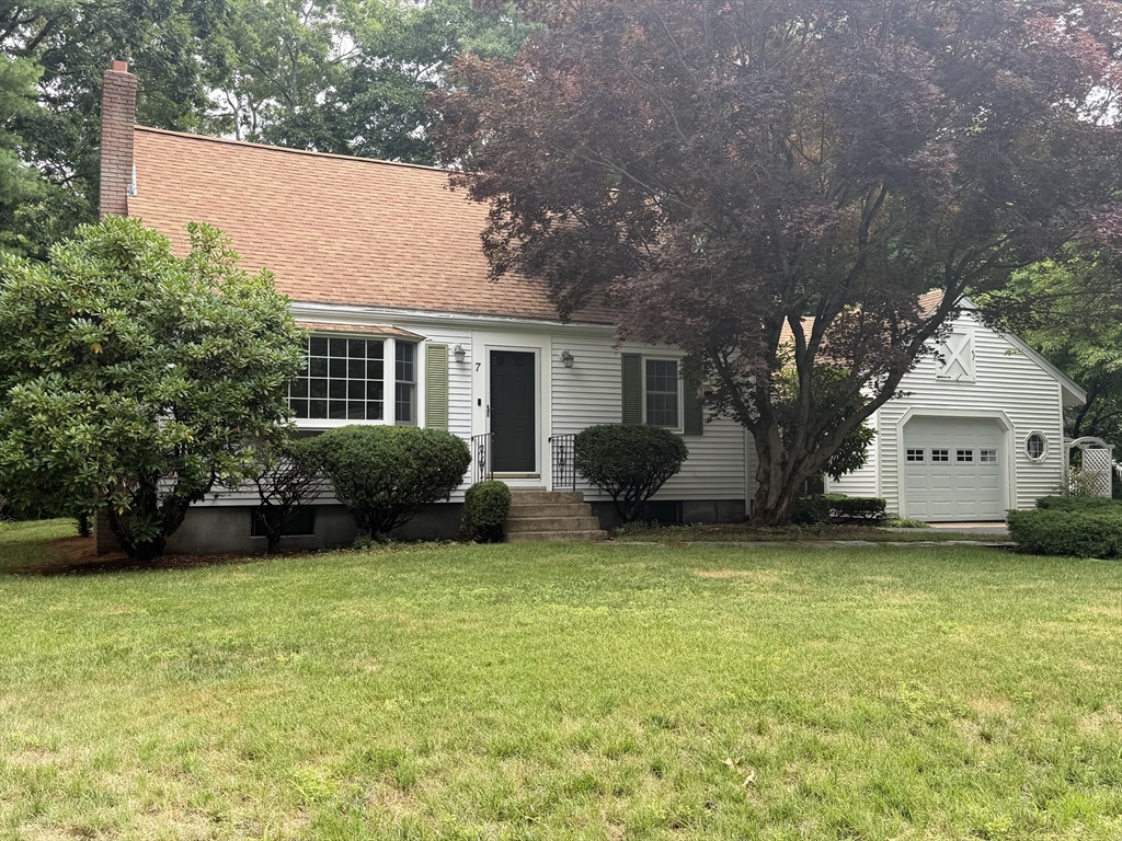 7 Wayne Dr in Foxboro