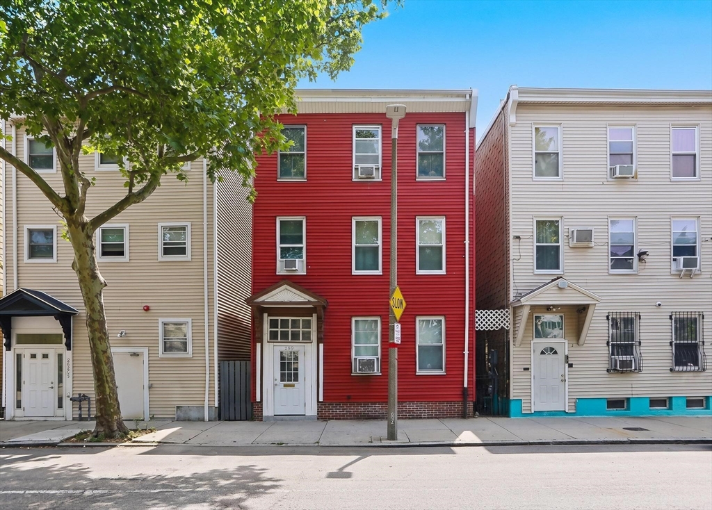 259 Chelsea St in Boston