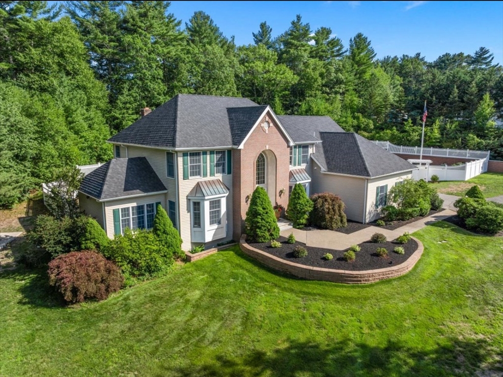256 Hillcrest Rd in Marshfield