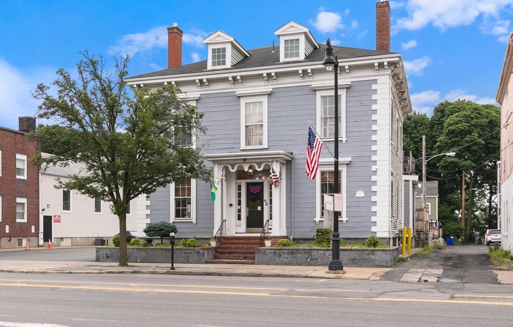 98 Main St in Peabody