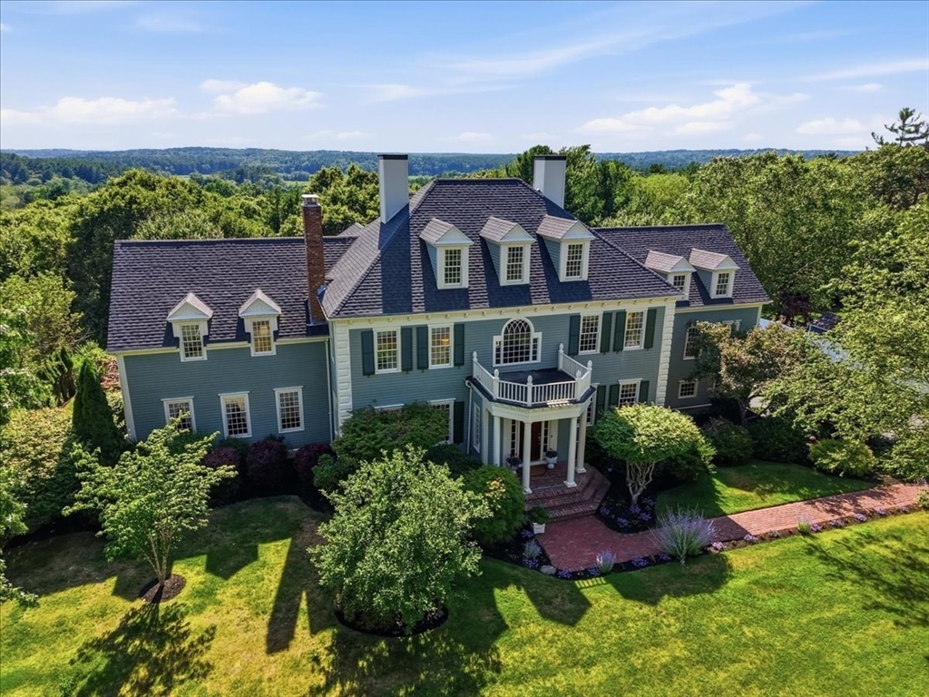 104 Pokanoket Ln in Marshfield
