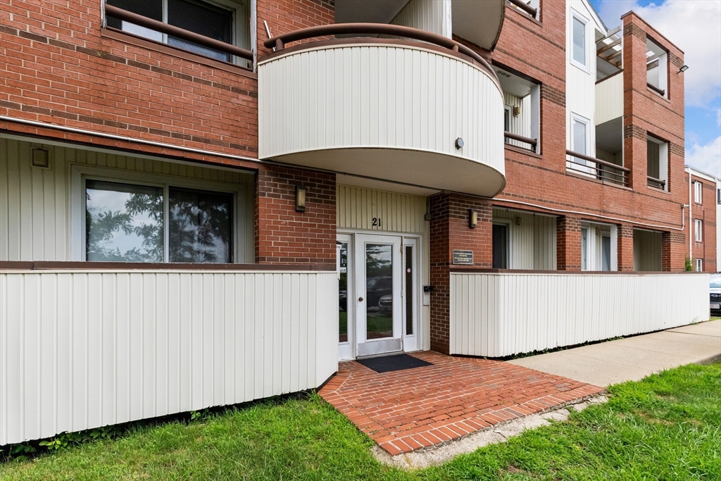 21 Margin St #27 in Lynn