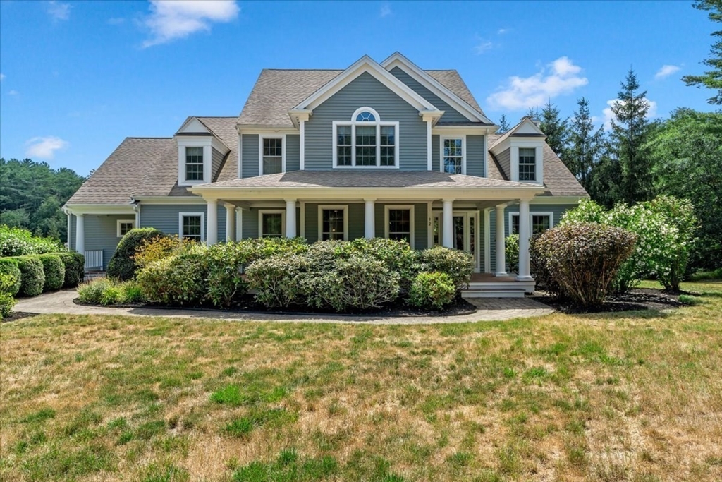 92 Cross St in Marshfield