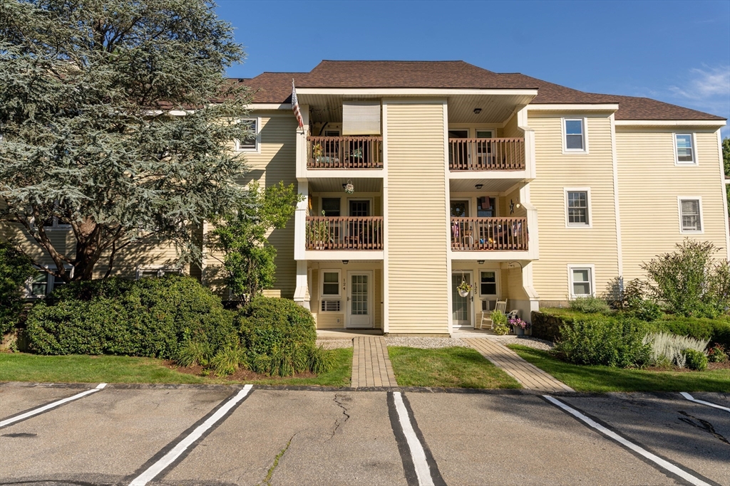 124 Heritage Dr #124 in Whitinsville