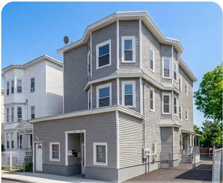 172-174 Park St in Lawrence