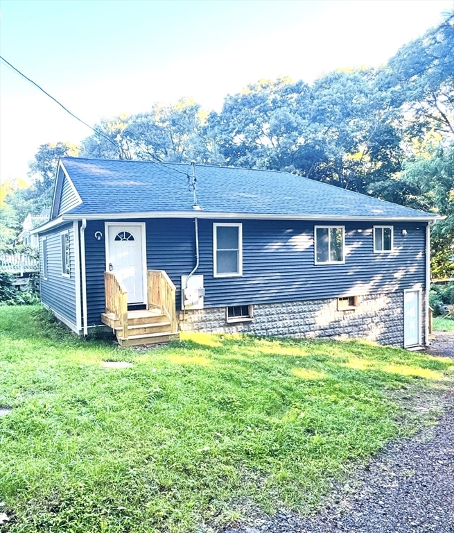 8 Robertson Dr in Shrewsbury