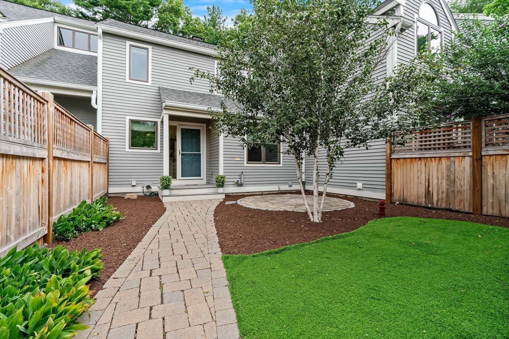 93 Hillside Drive #93 in Wayland