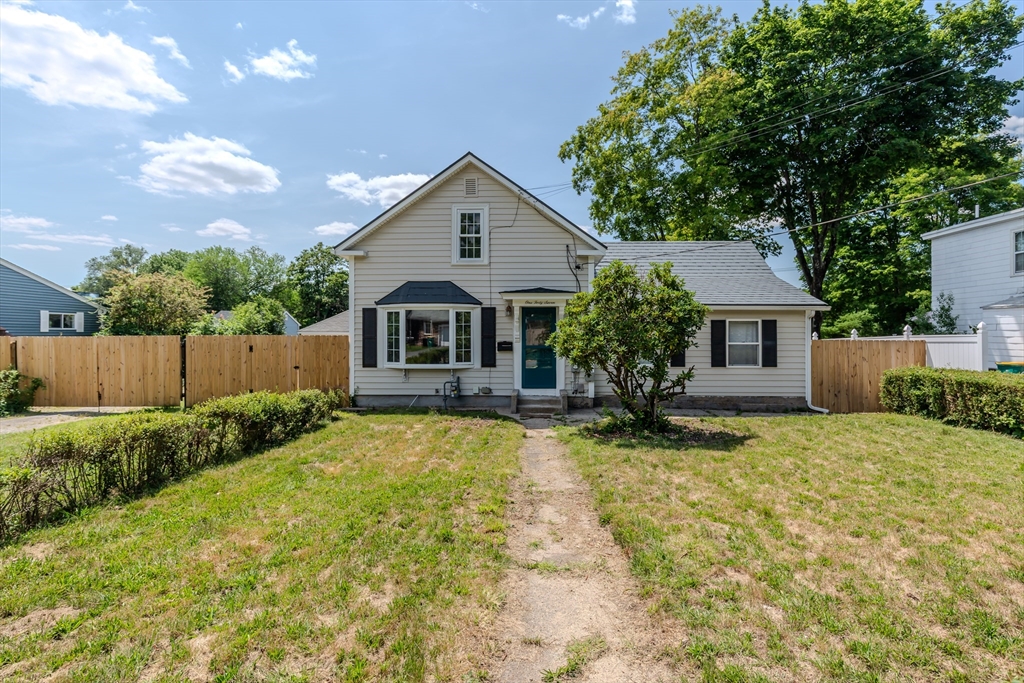 147 Smith St in North Attleboro