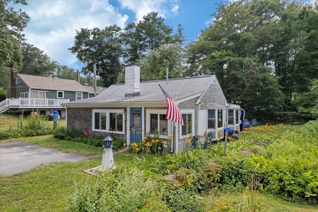 15 Charles St in Lakeville