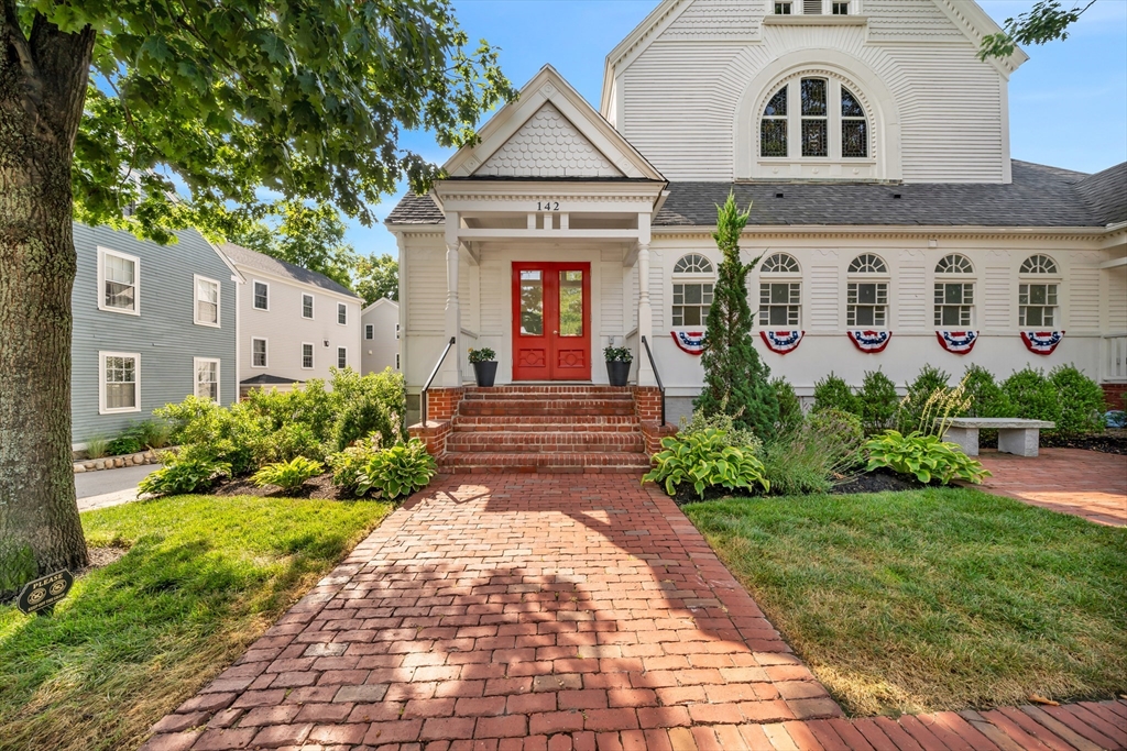 142 Main St #4 in Amesbury