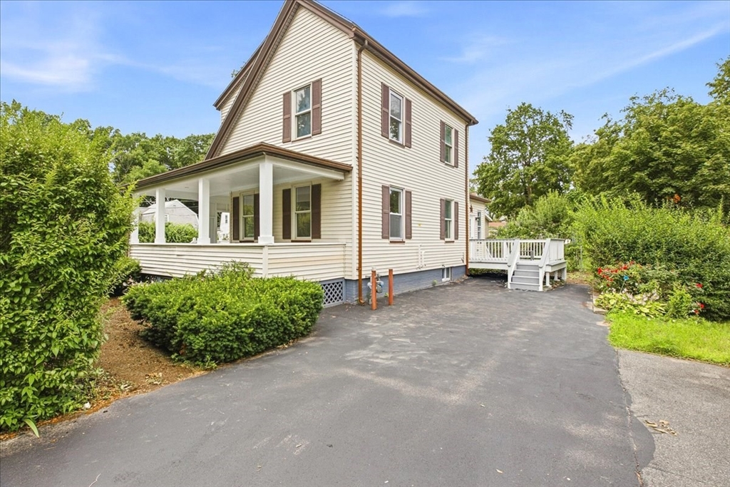 29 Wentworth Ave in Stoughton