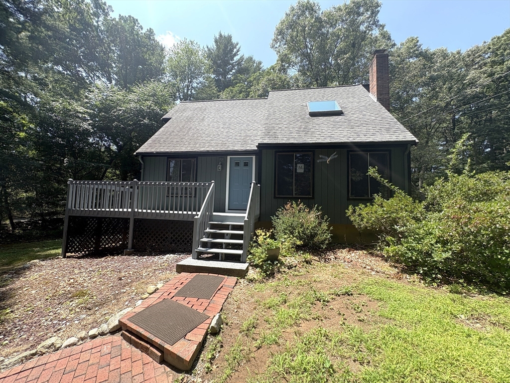 12 Walnut St in Millis