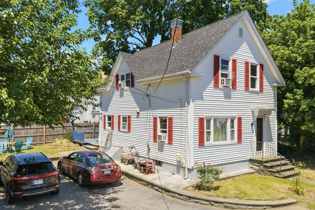 7 Woodwards Ln in Taunton