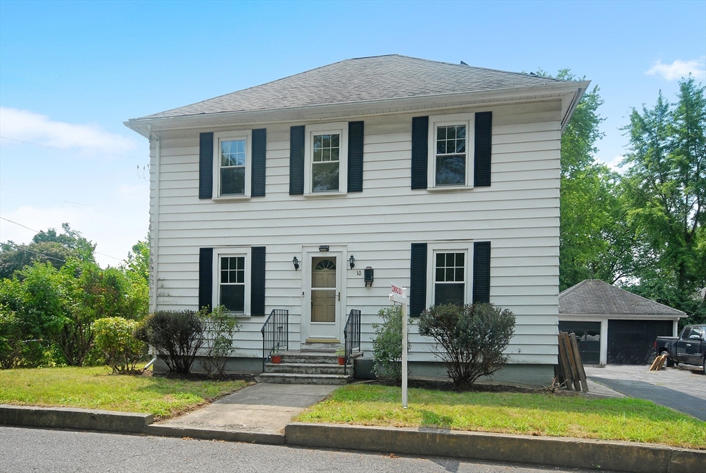 10 Brook St in Ayer