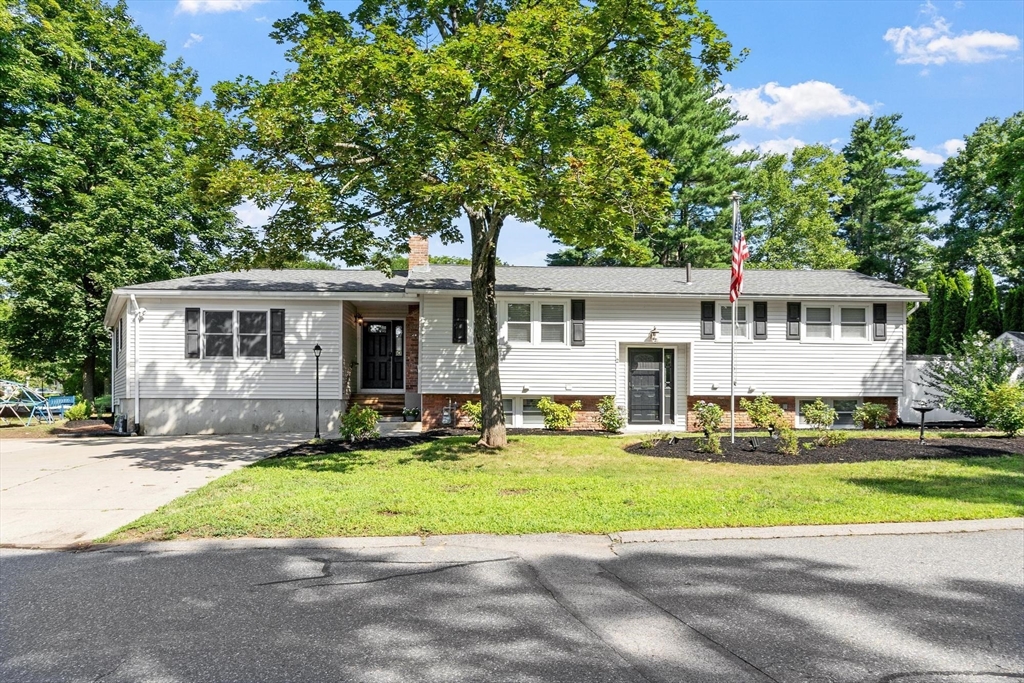 2 Stratton Dr in Hudson