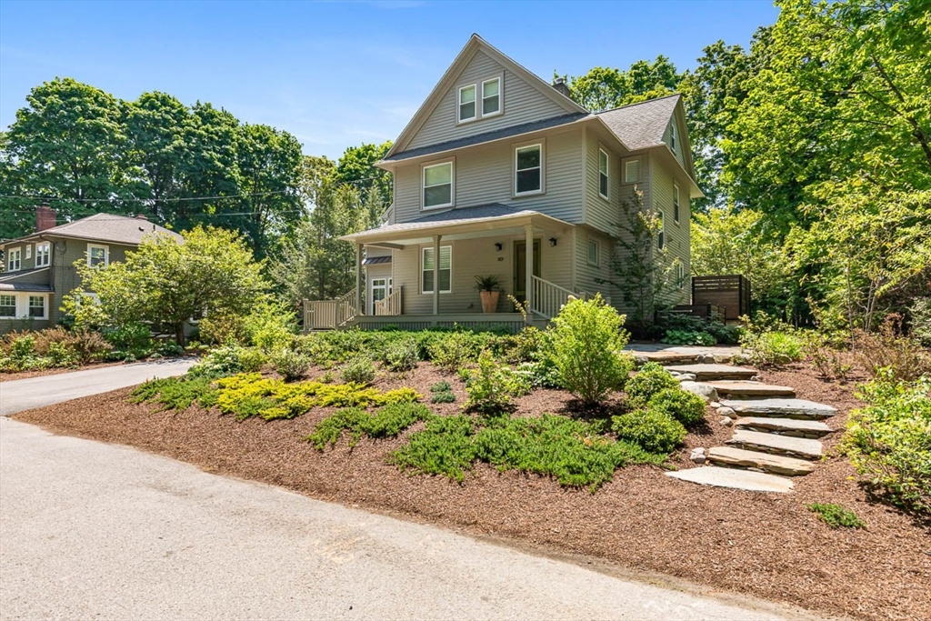 10 Pine Road in Sharon