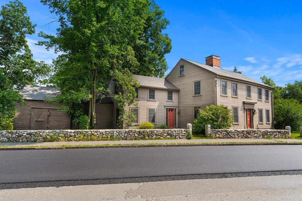 17 Elm St in North Reading