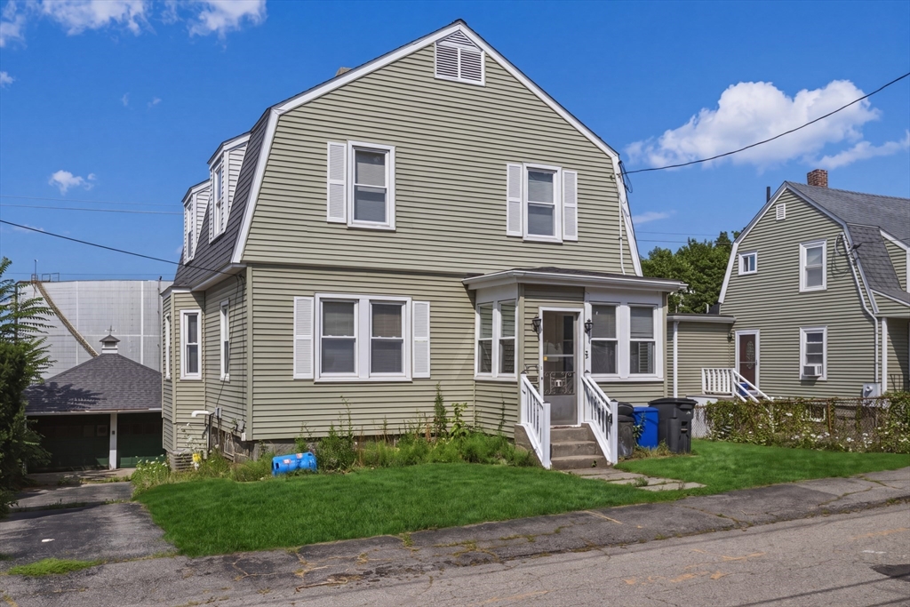 34 Bay View St in Quincy