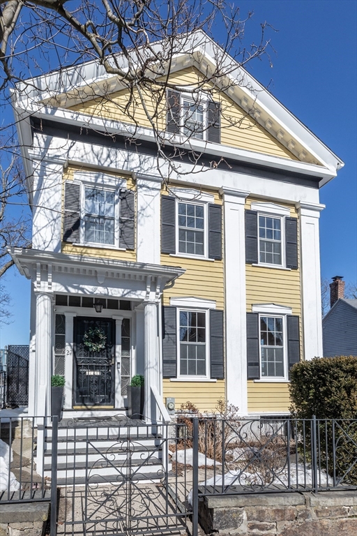 27 Saint James St in Roxbury