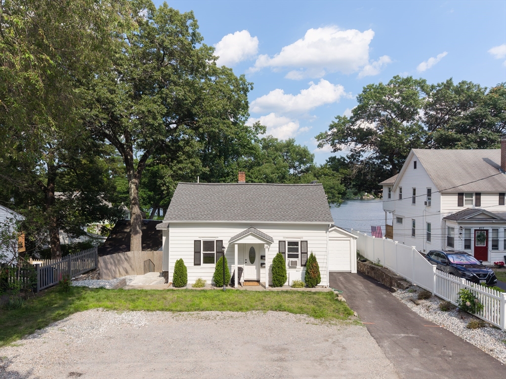435 Lake Ave in Worcester