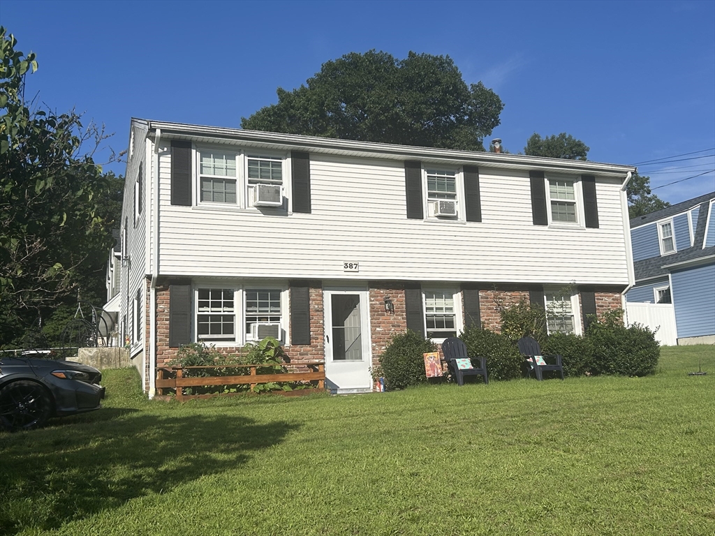 387 Mendon Rd in Attleboro