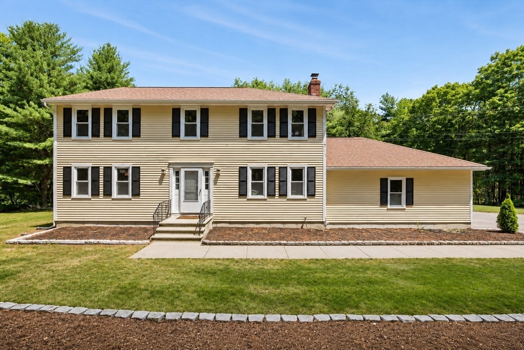 74 Lakeview Rd in Foxboro
