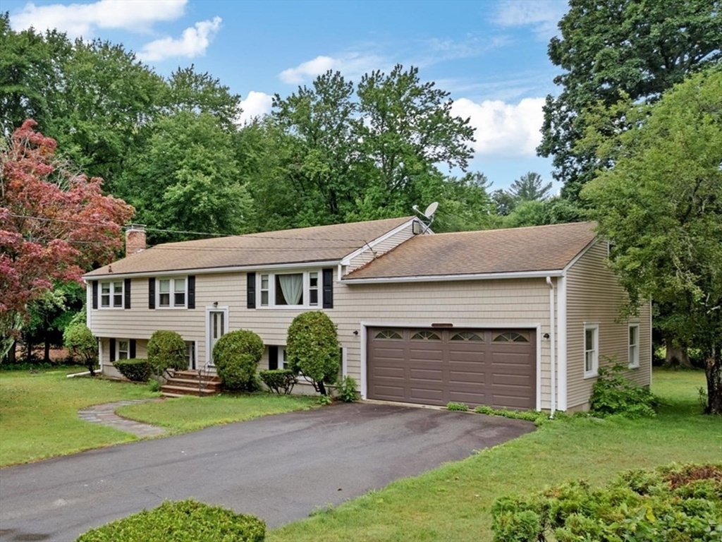 17 Brewster Dr in Bridgewater
