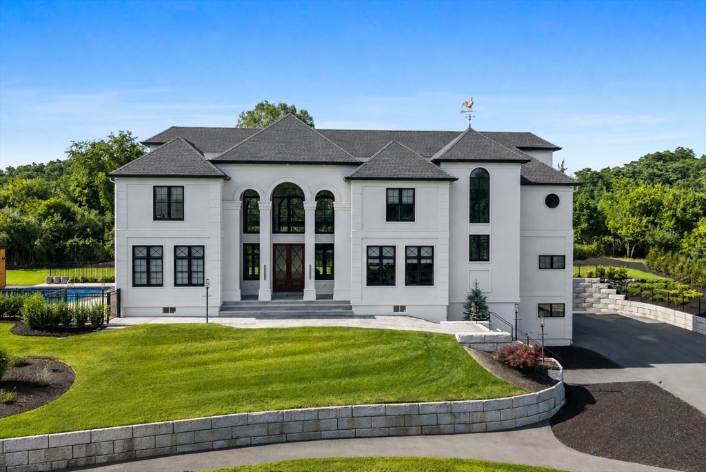 19 Bridle Spur Ln in Danvers