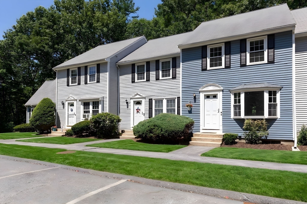 8 Spruce Tree Ln #28 in Norton