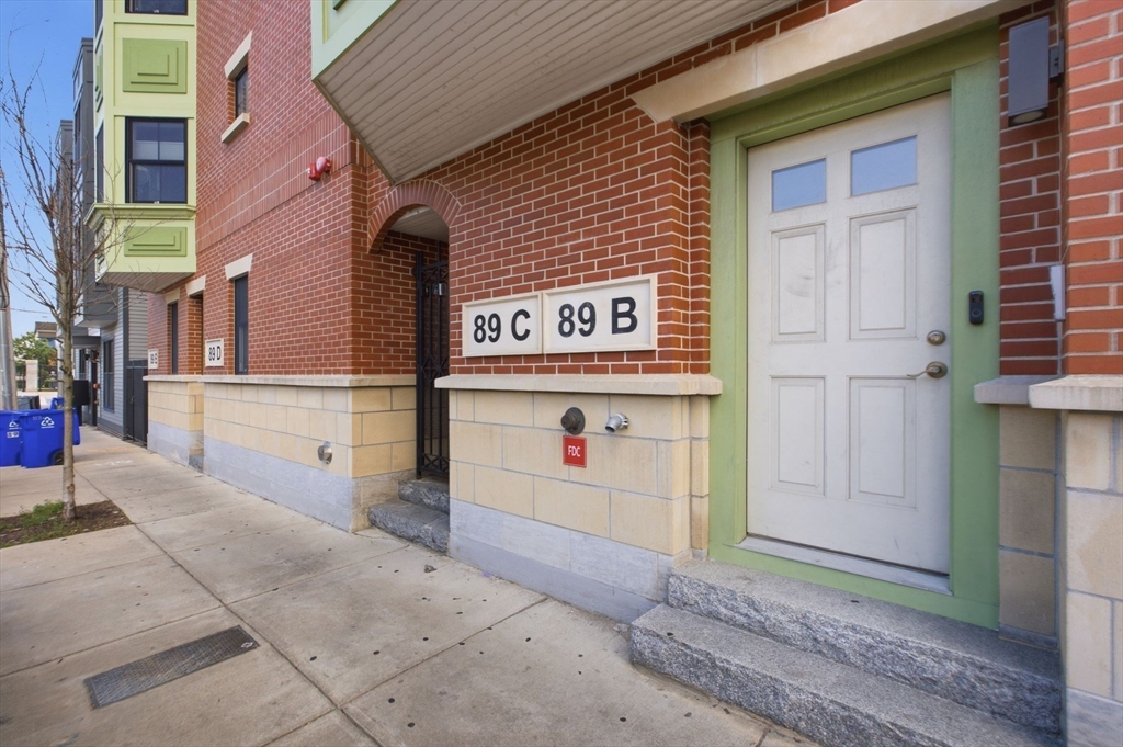 89 Prescott St #B in Boston