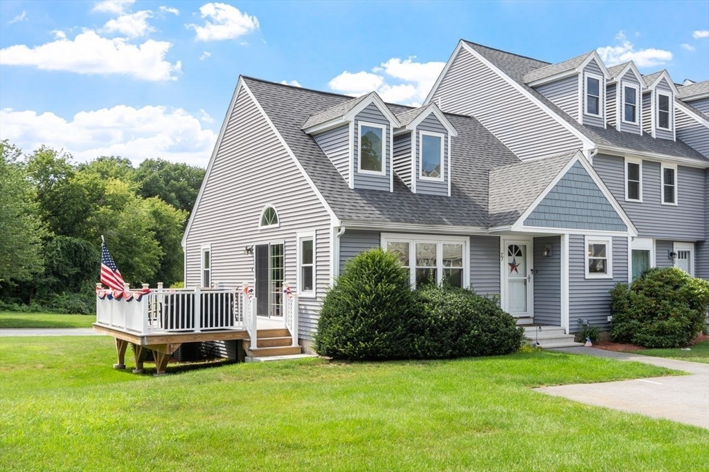 77 Merrimack Meadows Ln #77 in Tewksbury