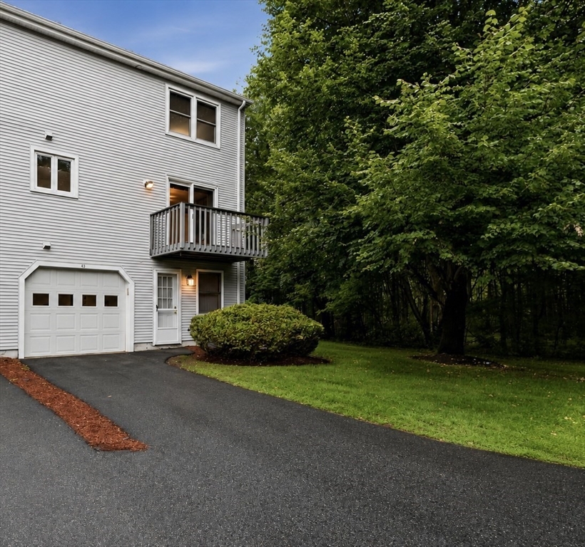 43 Villa Roma Drive #43 in Tewksbury