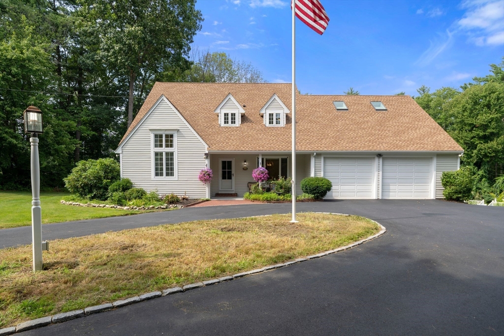 359 Holly Rd in Marshfield