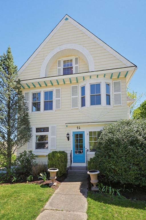 24 Main St in Upton