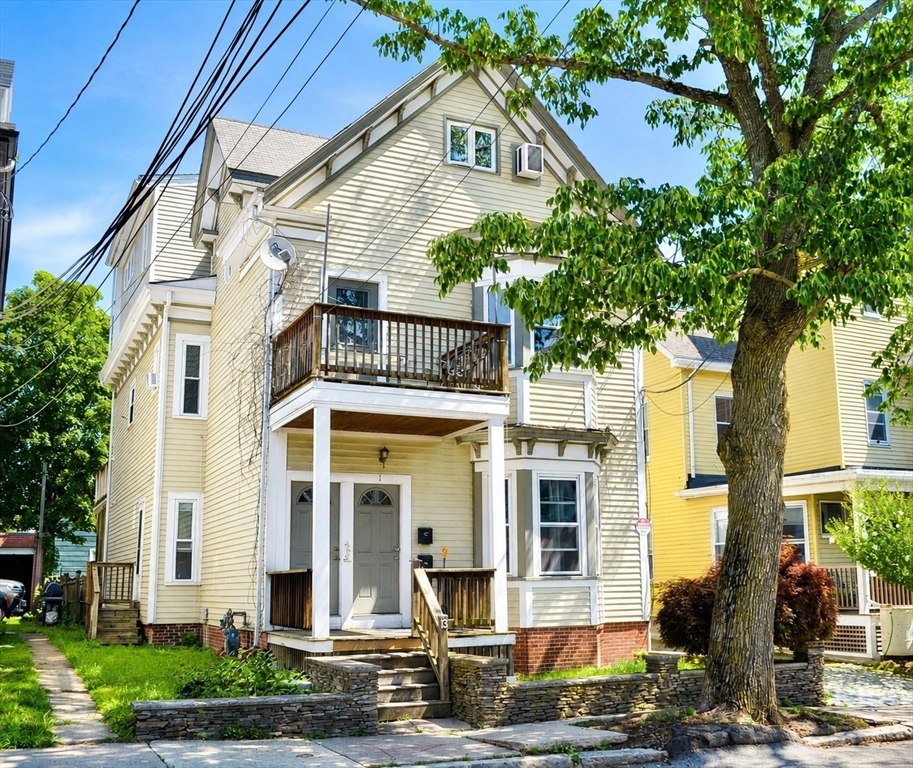 13 Howe St in Somerville