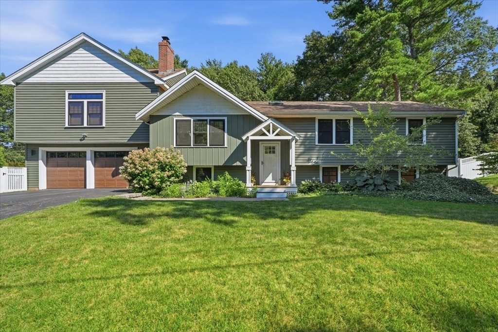 2 Hazelwood Dr in Hingham