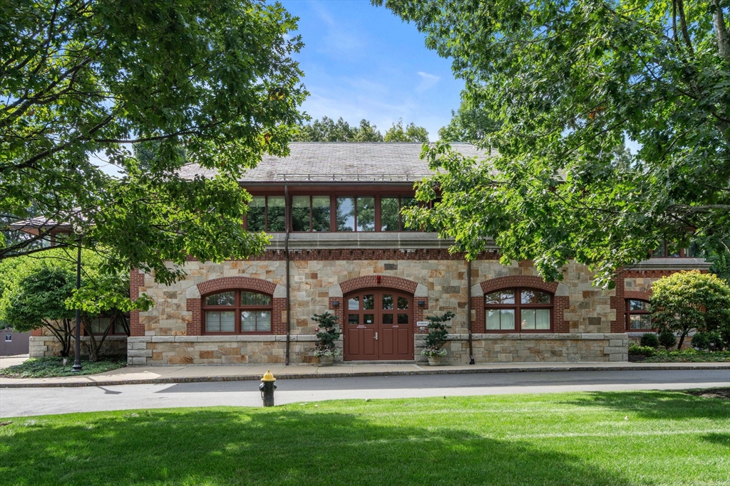 2430 Beacon St #105 in Chestnut Hill