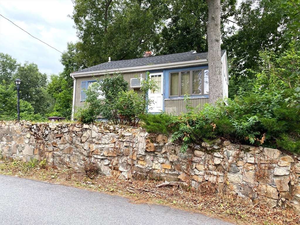 42 Lake View Rd in East Weymouth