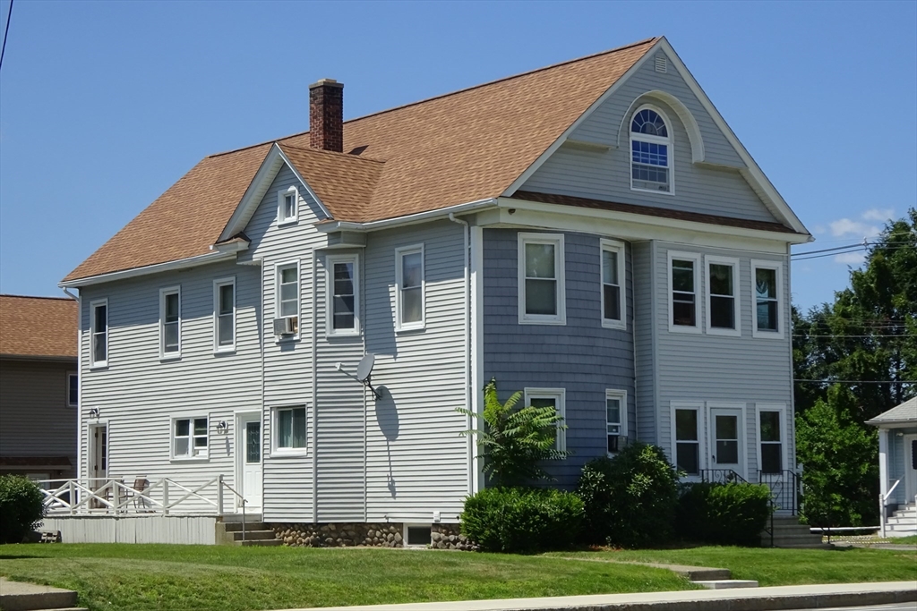 484 Burncoat St in Worcester
