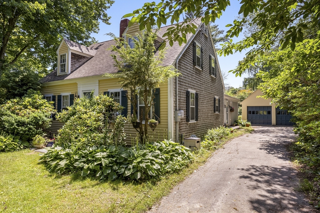 12 Rolfes Ln in Newbury