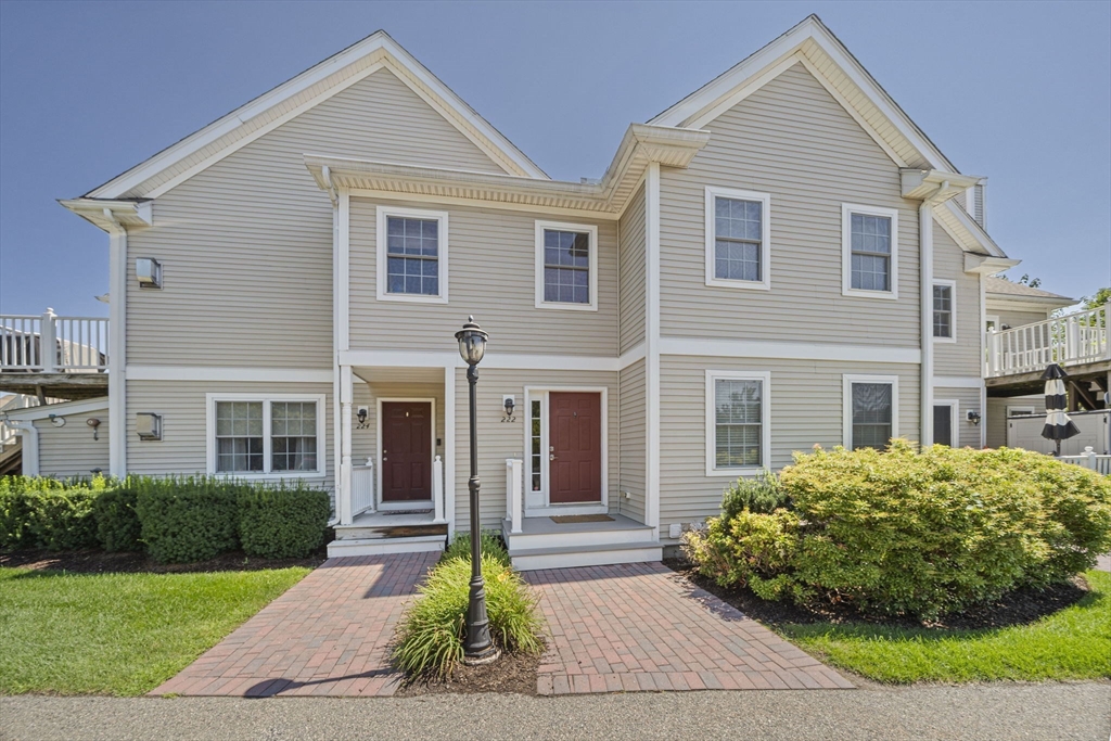 222 Tamarack Lane #222 in Abington