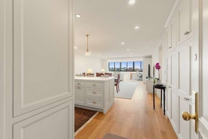 9 Hawthorne Pl #14H in Boston