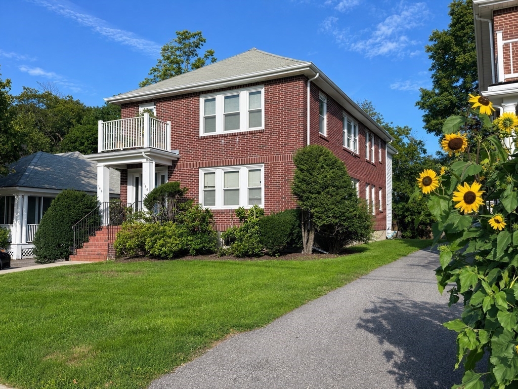 166-168 East Side Pkwy in Newton