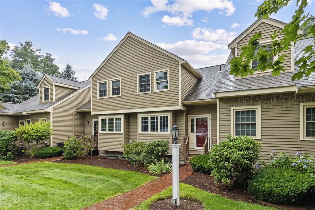 11 Rosewood Ln #11 in Hopkinton