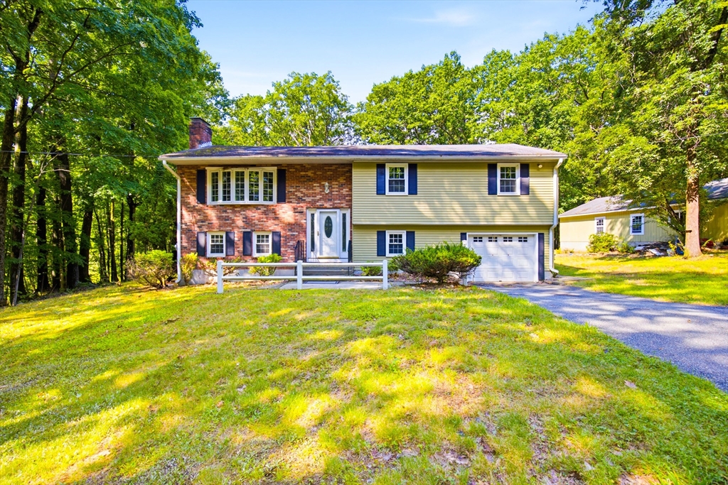 198 Hollis Rd in Lunenburg