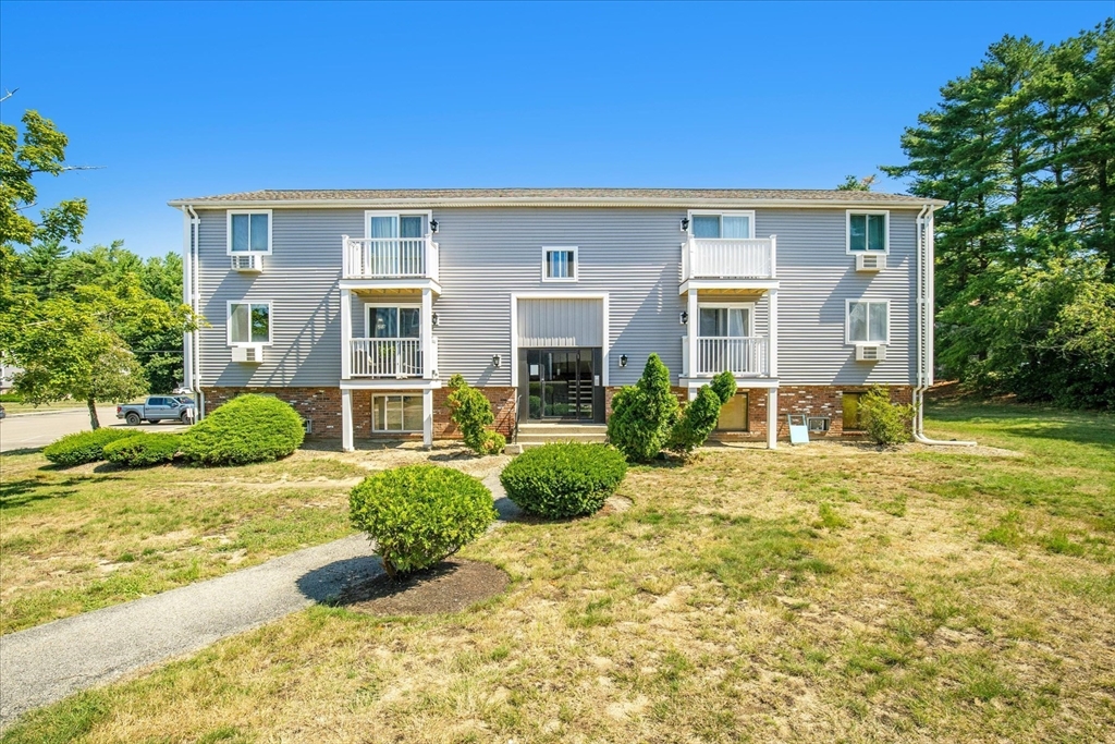 8 Royal Dane Dr #68 in Marshfield