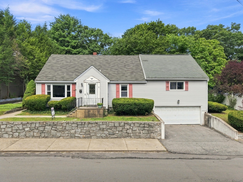 124 E Meadow Rd in Lowell
