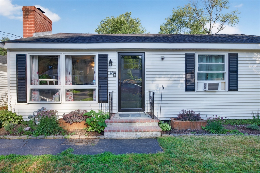 18 Vernon St in Ayer