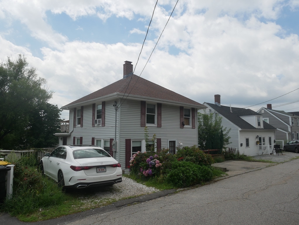 16 Hillside Rd in Hull